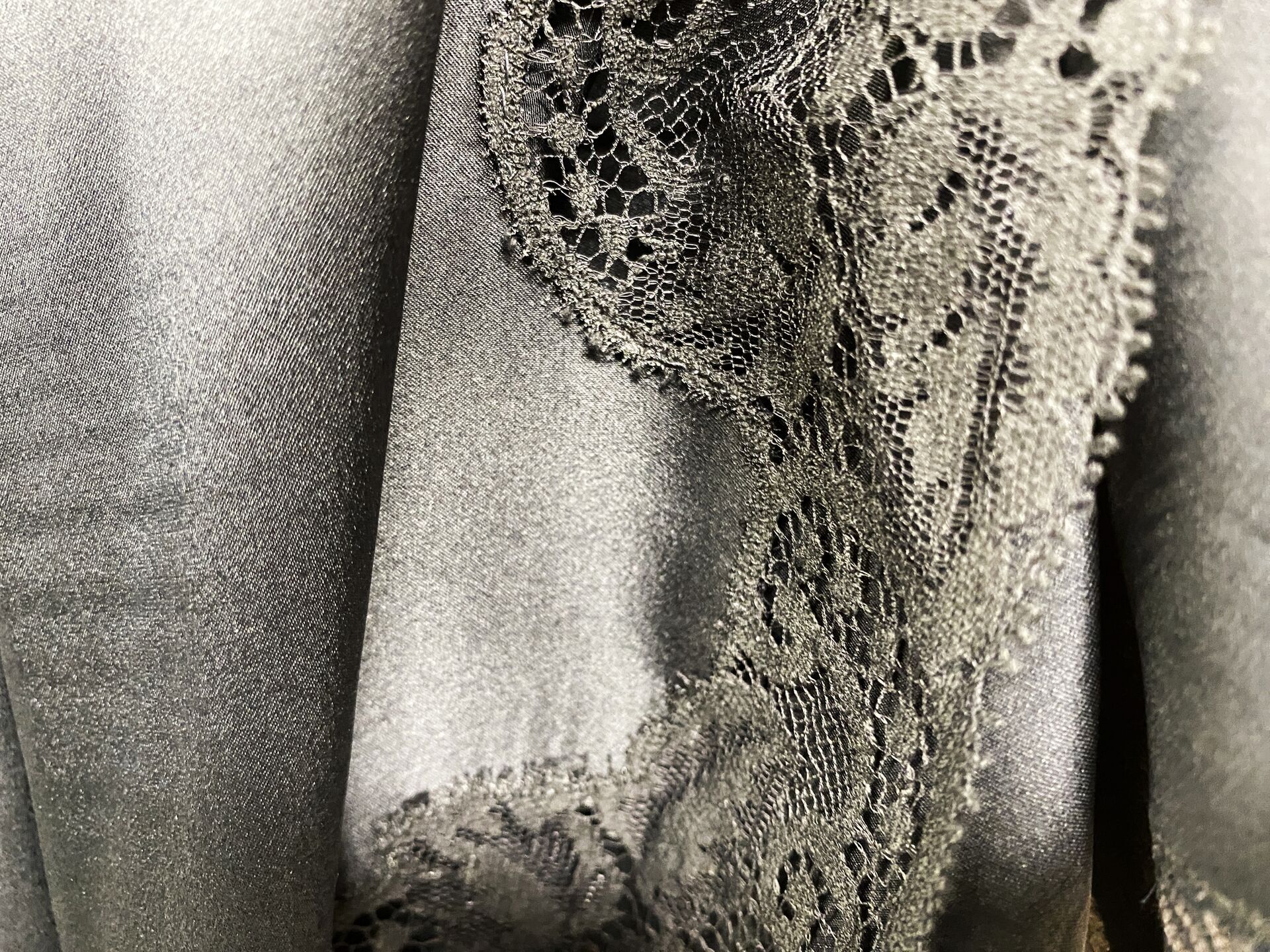 Dentelle Incrustation